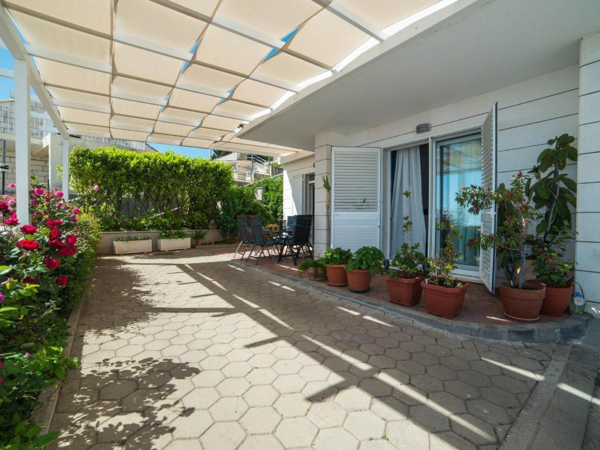 Faros Apartment *